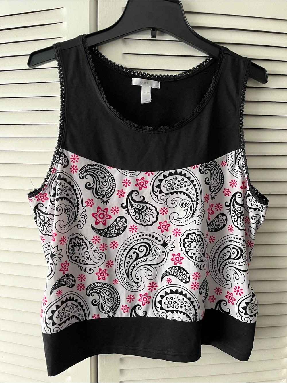 Pink K Women’s Size 1X Black/White/Pink Tank Top with Paisley Accents